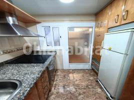 Piso, 61 m², cerca de bus y tren, Calle Rosellon