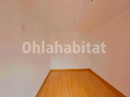 Attic, 50 m², near bus and train, Calle de la Maladeta, 15