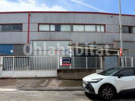 Louer , 562 m², Zona