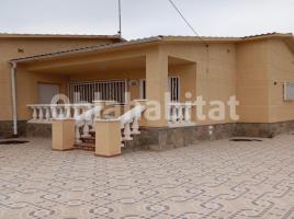 Pis, 100 m², près de bus et de train