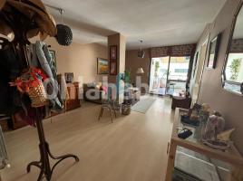 Pis, 88 m², prop de bus i tren, Calle de Josep Vicenç Foix