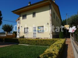 Houses (villa / tower), 327 m², almost new, Calle del Xiprer