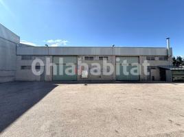 Louer , 702 m², Zona