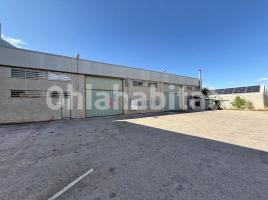Louer , 702 m², Zona
