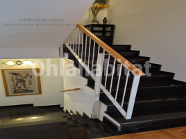 Houses (terraced house), 218 m², almost new