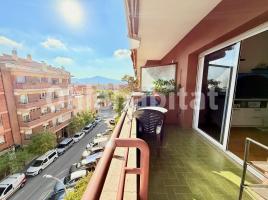 Pis, 85 m², prop de bus i tren, Calle Santiago Russinyol