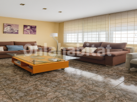 Casa (unifamiliar adossada), 240 m², prop de bus i tren, seminou