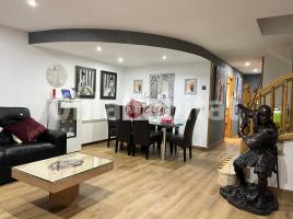Casa (unifamiliar adosada), 218 m², seminuevo, Calle JULIA CARBONELL