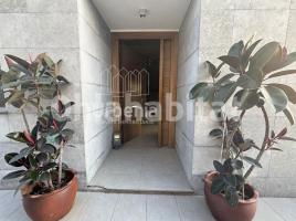 Casa (unifamiliar adosada), 237 m², seminuevo, Zona