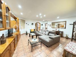 Houses (terraced house), 330 m², near bus and train, Calle Major