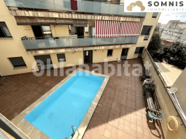 Dúplex, 181 m², cerca de bus y tren, seminuevo