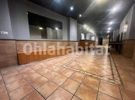 For rent business premises, 150 m², near bus and train