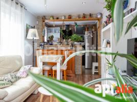 Àtic, 74 m², prop de bus i tren