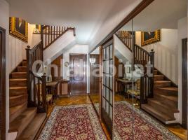 Pis, 121 m², près de bus et de train