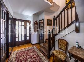 Pis, 121 m², près de bus et de train