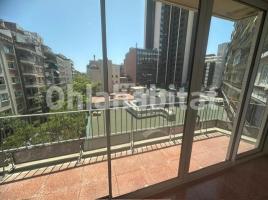 Piso, 221 m², cerca de bus y tren, Avenida Diagonal