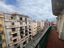 Pis, 95 m², prop de bus i tren, Calle de les Flors