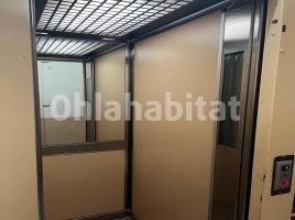 Pis, 95 m², prop de bus i tren, Calle de les Flors