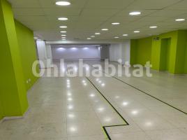Local comercial, 195 m², cerca de bus y tren, seminuevo