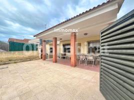 (unifamiliar adossada), 87 m², presque neuf, Zona