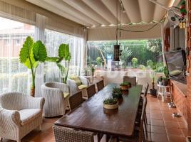 Casa (unifamiliar adosada), 285 m², Zona