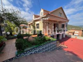 Casa (unifamiliar adossada), 236 m², Zona