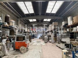 Louer , 540 m², Zona