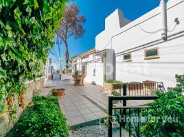 Houses (villa / tower), 235 m², Calle de Diego Velázquez, 5