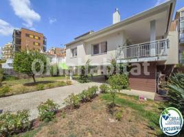 Houses (villa / tower), 299 m², Calle de la Punta del Nord, 10