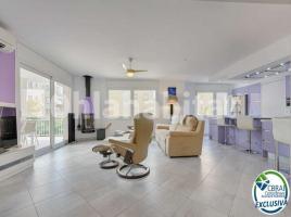 Houses (villa / tower), 299 m², Calle de la Punta del Nord, 10