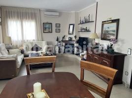 Houses (villa / tower), 221 m², near bus and train, Calle SANT ISIDRE