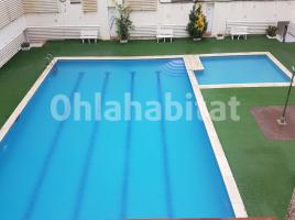 Attic, 36 m², near bus and train, Calle Miquel Biada