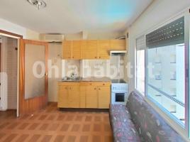 Attic, 36 m², near bus and train, Calle Miquel Biada