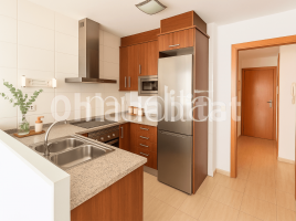 Apartamento, 73 m², cerca de bus y tren, seminuevo, Calle de Sant Cugat