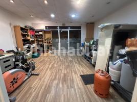 Local comercial, 70 m², prop de bus i tren