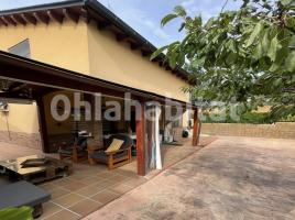 Houses (terraced house), 239 m², almost new