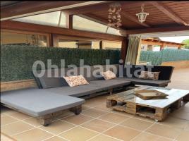 Houses (terraced house), 239 m², almost new