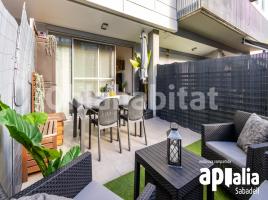 Pis, 72 m², près de bus et de train, presque neuf