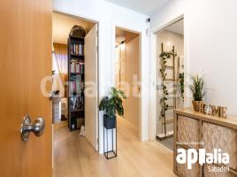 Pis, 72 m², près de bus et de train, presque neuf