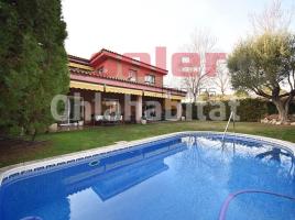 Houses (villa / tower), 401 m², Calle de Bernat Desclot