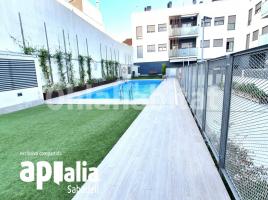 Flat, 67 m², near bus and train, almost new