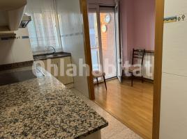 Flat, 91 m², near bus and train, almost new