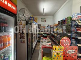 Propiedad vertical, 590 m², cerca de bus y tren