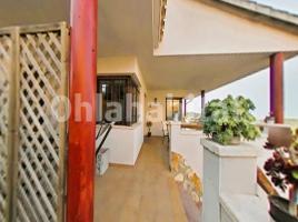 Casa (chalet / torre), 360 m², seminuevo