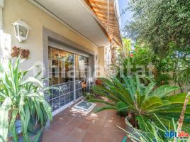 Casa (unifamiliar adossada), 359 m², prop de bus i tren