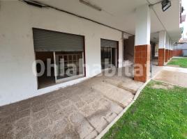 Local comercial, 97 m², cerca de bus y tren