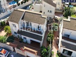 Casa (unifamiliar aislada), 215 m², Zona