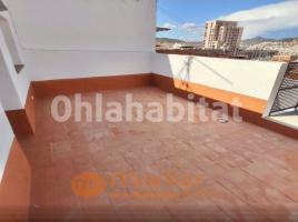 Àtic, 61 m², prop de bus i tren