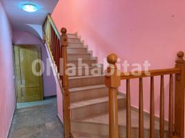 Louer  (unifamiliar adossada), 221 m², près de bus et de train, presque neuf, Calle Angelines