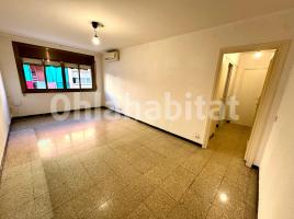 Pis, 77 m², près de bus et de train